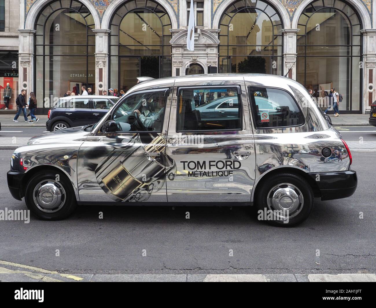 LONDON, GROSSBRITANNIEN - ca. September 2019: Tom Ford Ebrex Food Services Auto Stockfoto