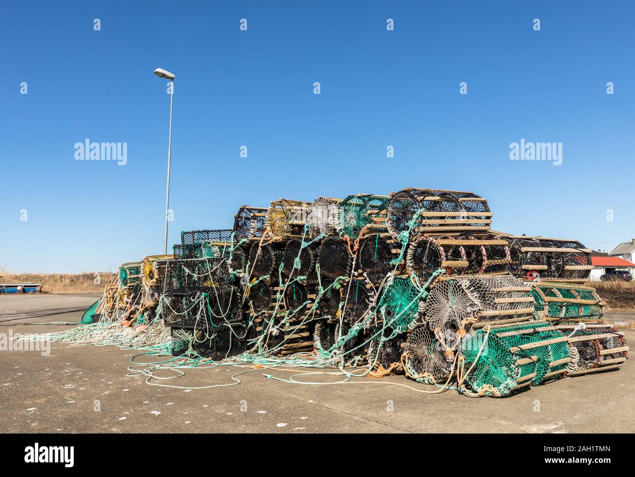 Eine Auswahl von Hummer Töpfe auf dem Land, in dem kleinen Fischerdorf Lista, Norwegen Stockfoto
