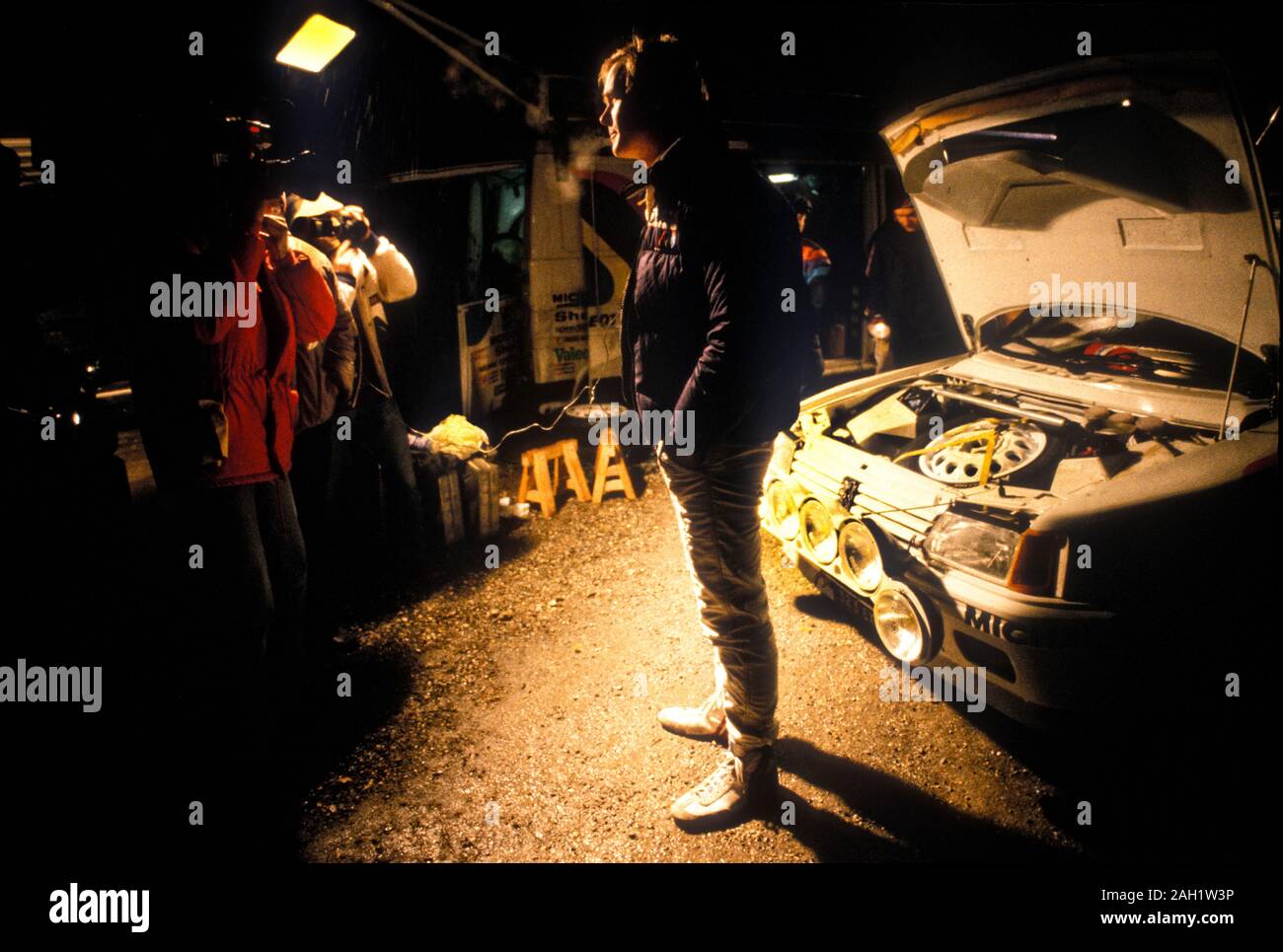 Ari Vatanen Gewinner des 1985 Rallye Monte Carlo, das Fahren eines Peugeot 205 Turbo 16. Stockfoto