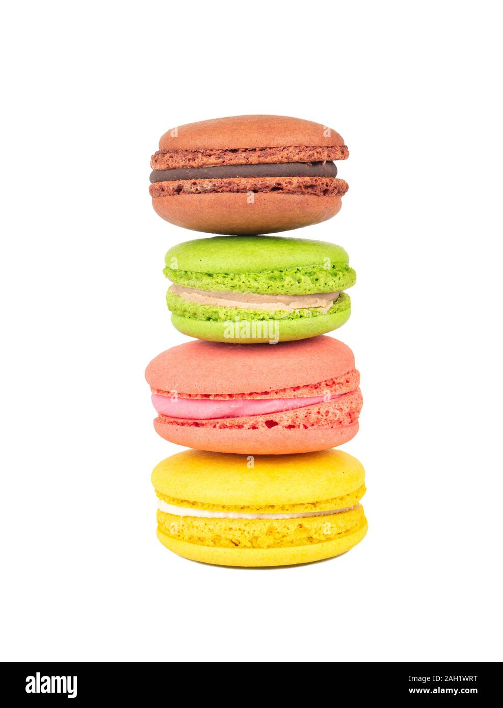 Köstliche vier farbigen Makronen auf weißem Hintergrund Stockfoto