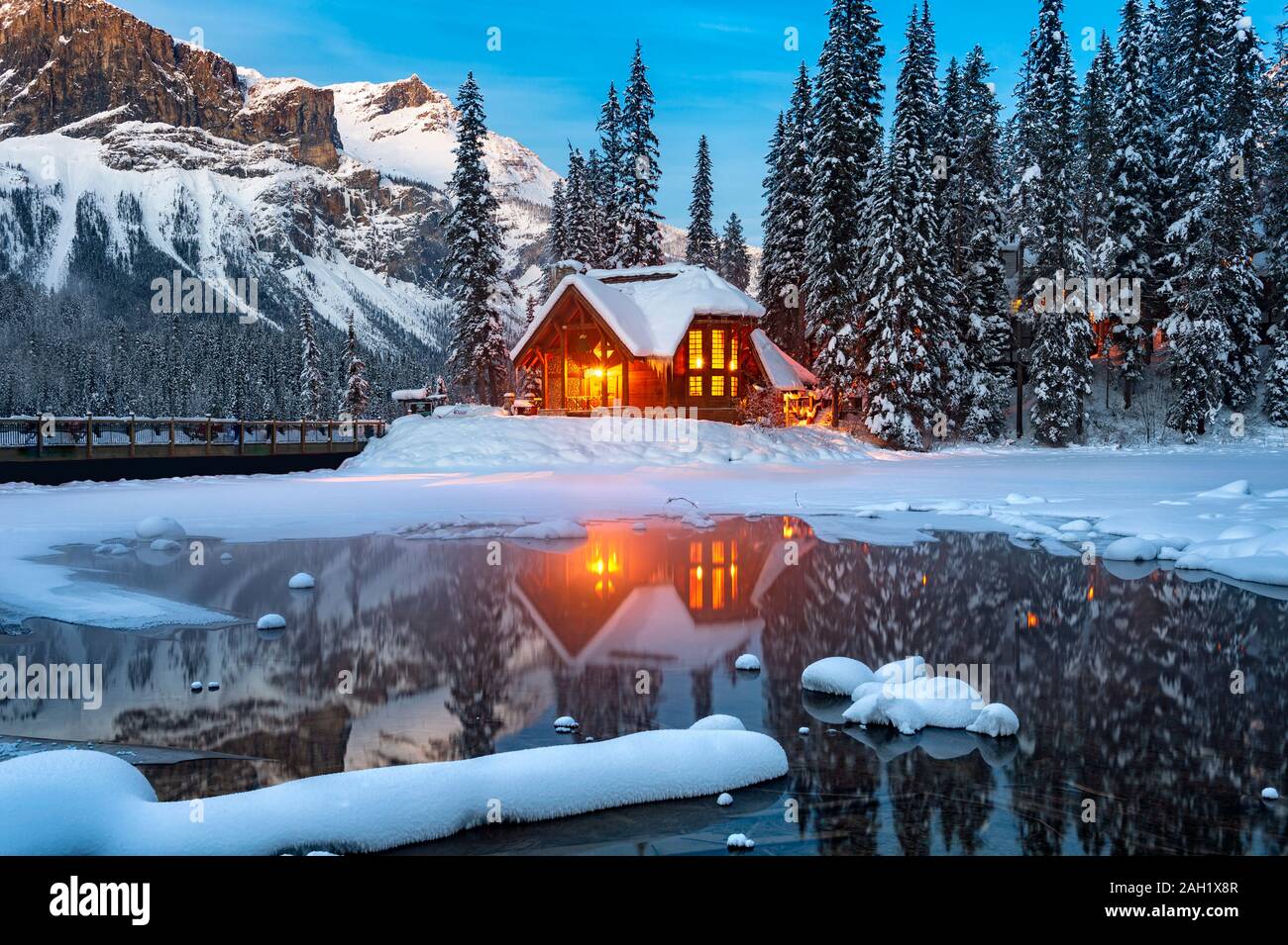 Emerald Lake Lodge im Winter Schnee, Emerald Lake, Yoho National Park, British Columbia. Stockfoto