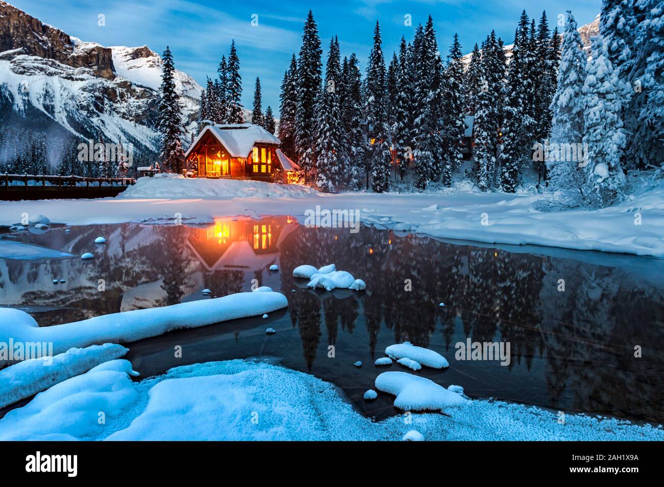 Emerald Lake Lodge im Winter, Emerald Lake, Yoho National Park, British Columbia. Stockfoto