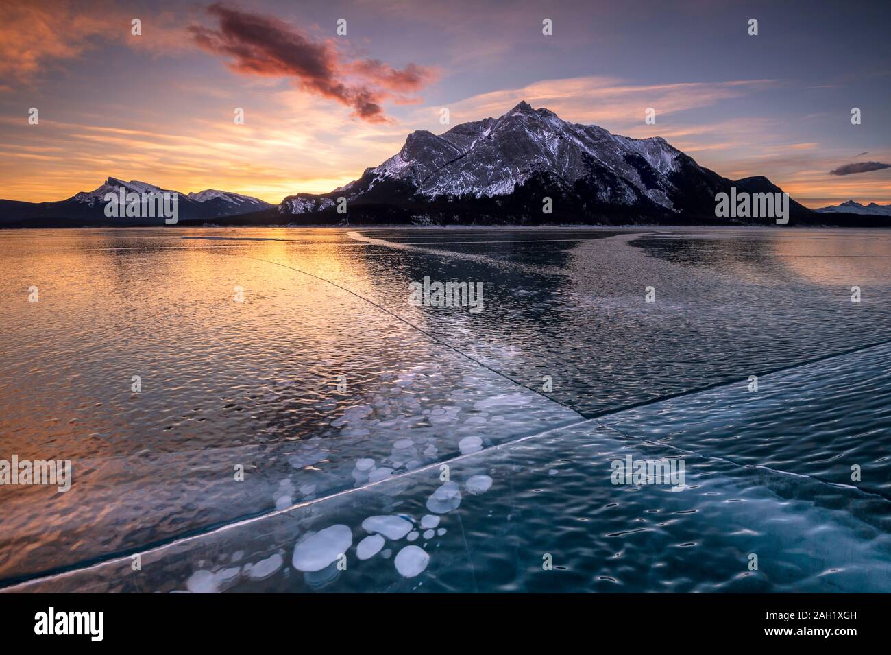 Erstaunlich Sonnenaufgang am Abraham Lake, Alberta, BC, Kanada, Stockfoto