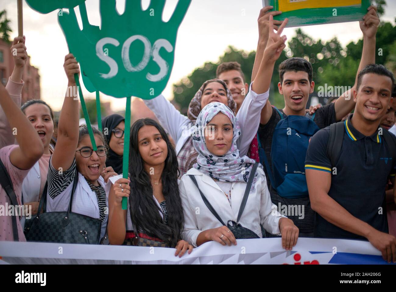 Junge arabische Menschen manifest für das Klima Freitag Stockfoto