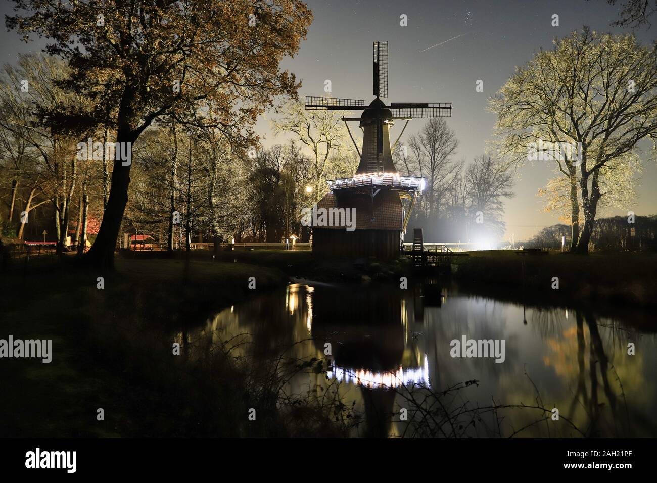 Hüvener Mühle bei Nacht, Nachtaufnahme, Natur, Mondschein, Mond Stockfoto