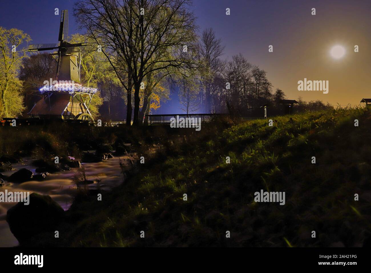 Hüvener Mühle bei Nacht, Nachtaufnahme, Natur, Mondschein, Mond Stockfoto