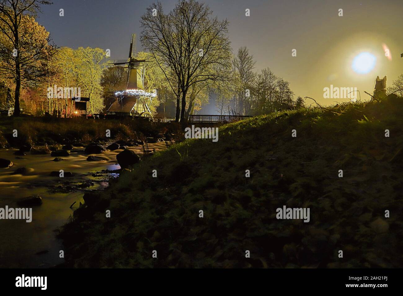 Hüvener Mühle bei Nacht, Nachtaufnahme, Natur, Mondschein, Mond Stockfoto