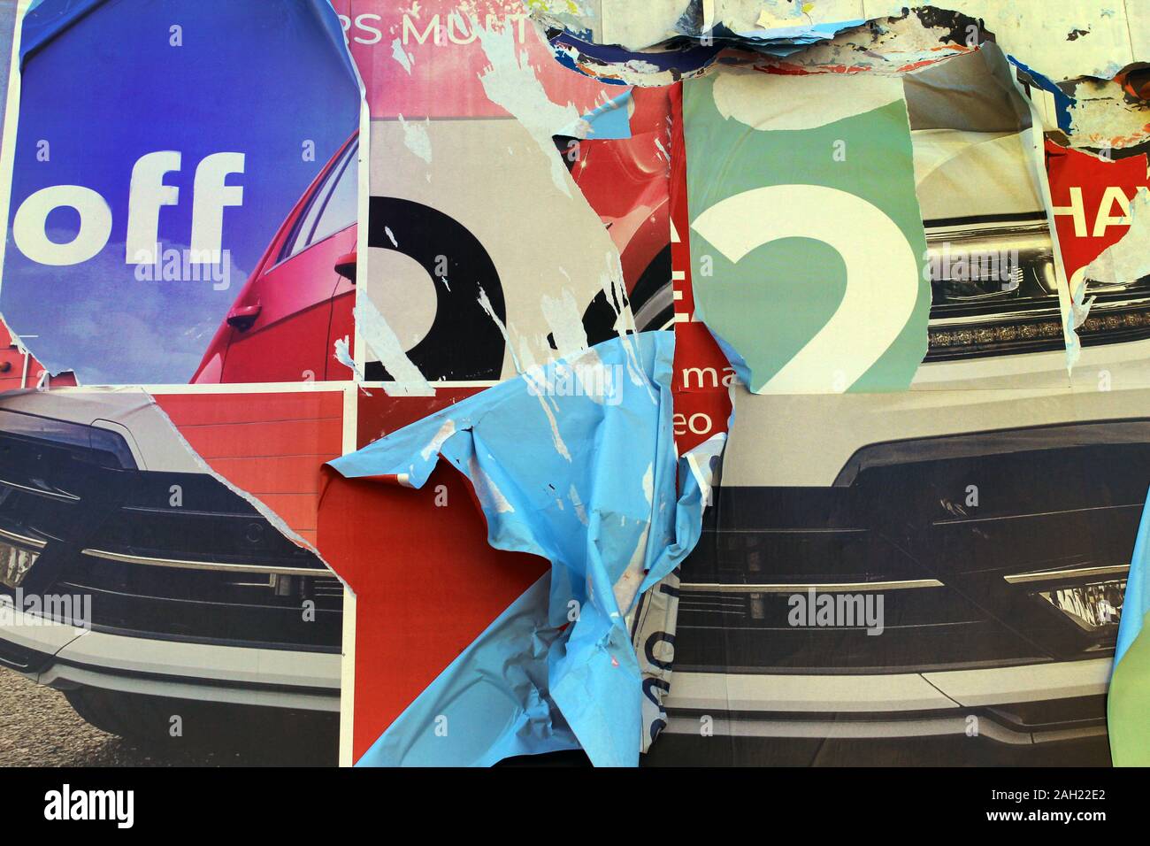 Verschrottet Plakat der Autowerbung, Konzept Stockfoto