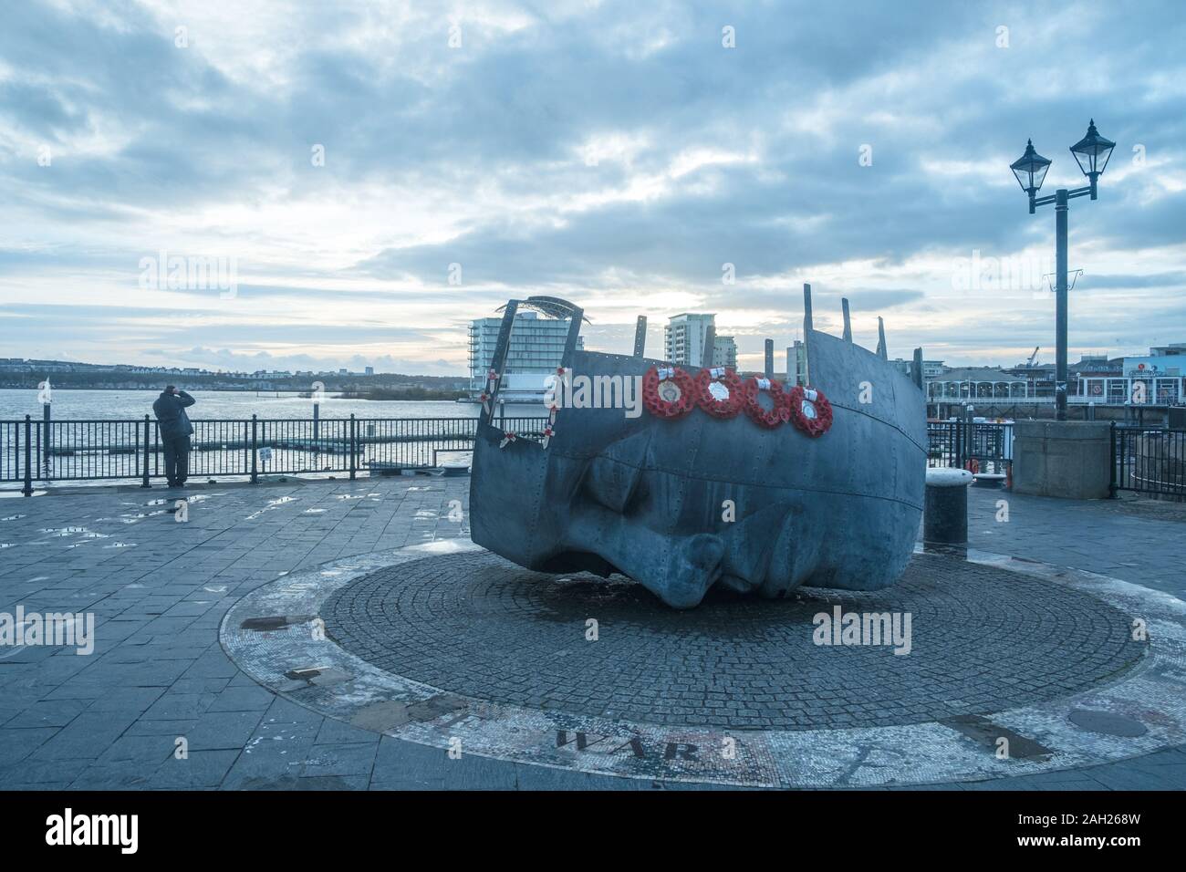 Diese riesige Skulptur eines Kopf in Form eines Schiffes wird von Brian fiel, im Speicher der merchant Seeleute, erhielt auf dem Meer verloren. Stockfoto