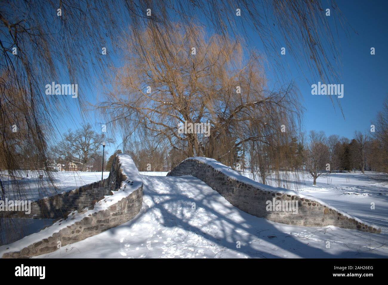 Snow-Covered Bridge am oberen Onondaga Park Stockfoto