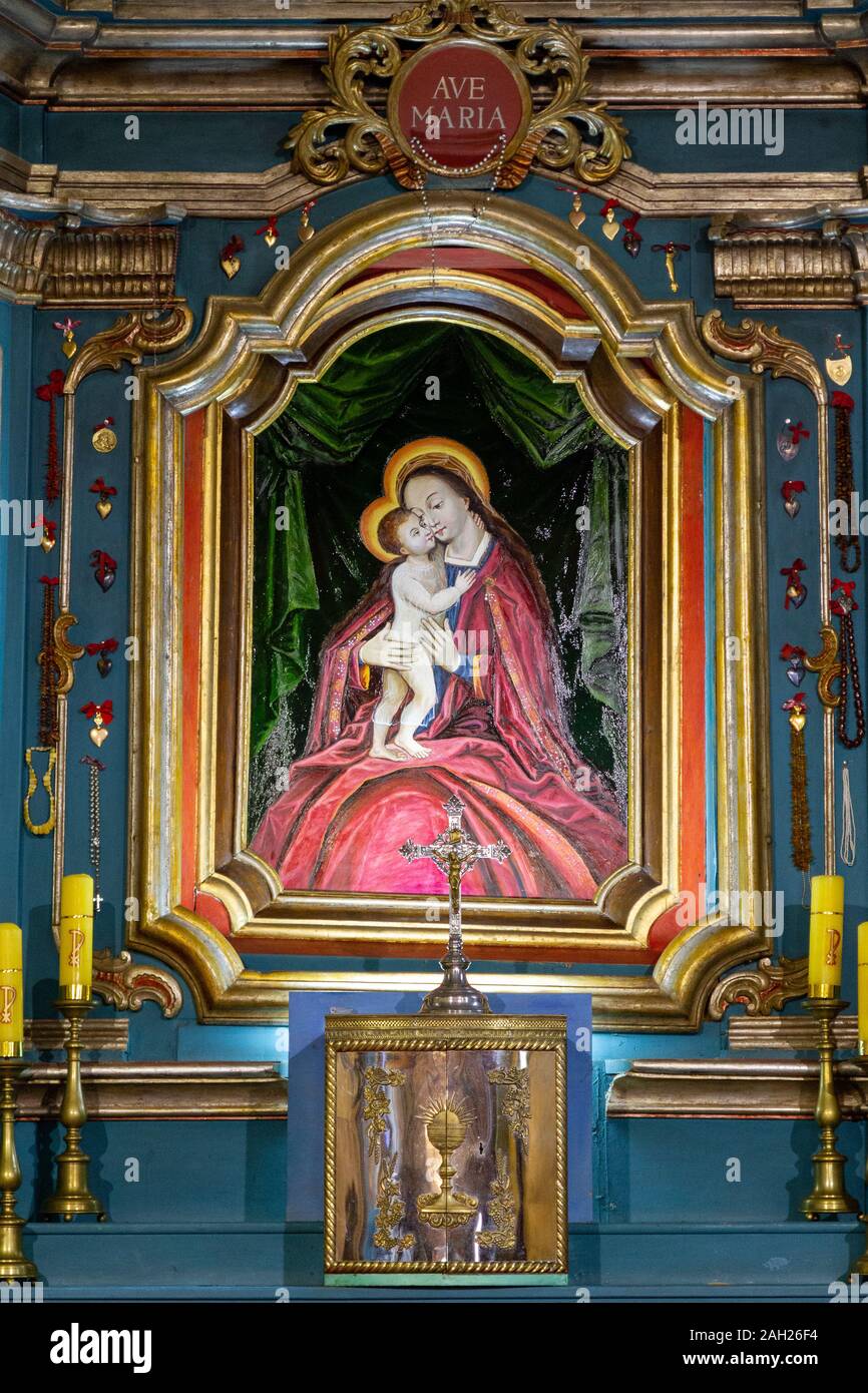 Das Gemälde der Madonna in der Wallfahrtskirche Unserer Lieben Frau von Tylicz. Stockfoto