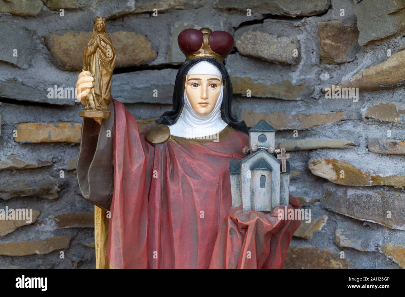 Eine Statue der Heiligen Agnes von Böhmen (Prag). "Anezka Ceska" in Tschechien. Heiligtum Unserer Lieben Frau von Tylicz. Stockfoto