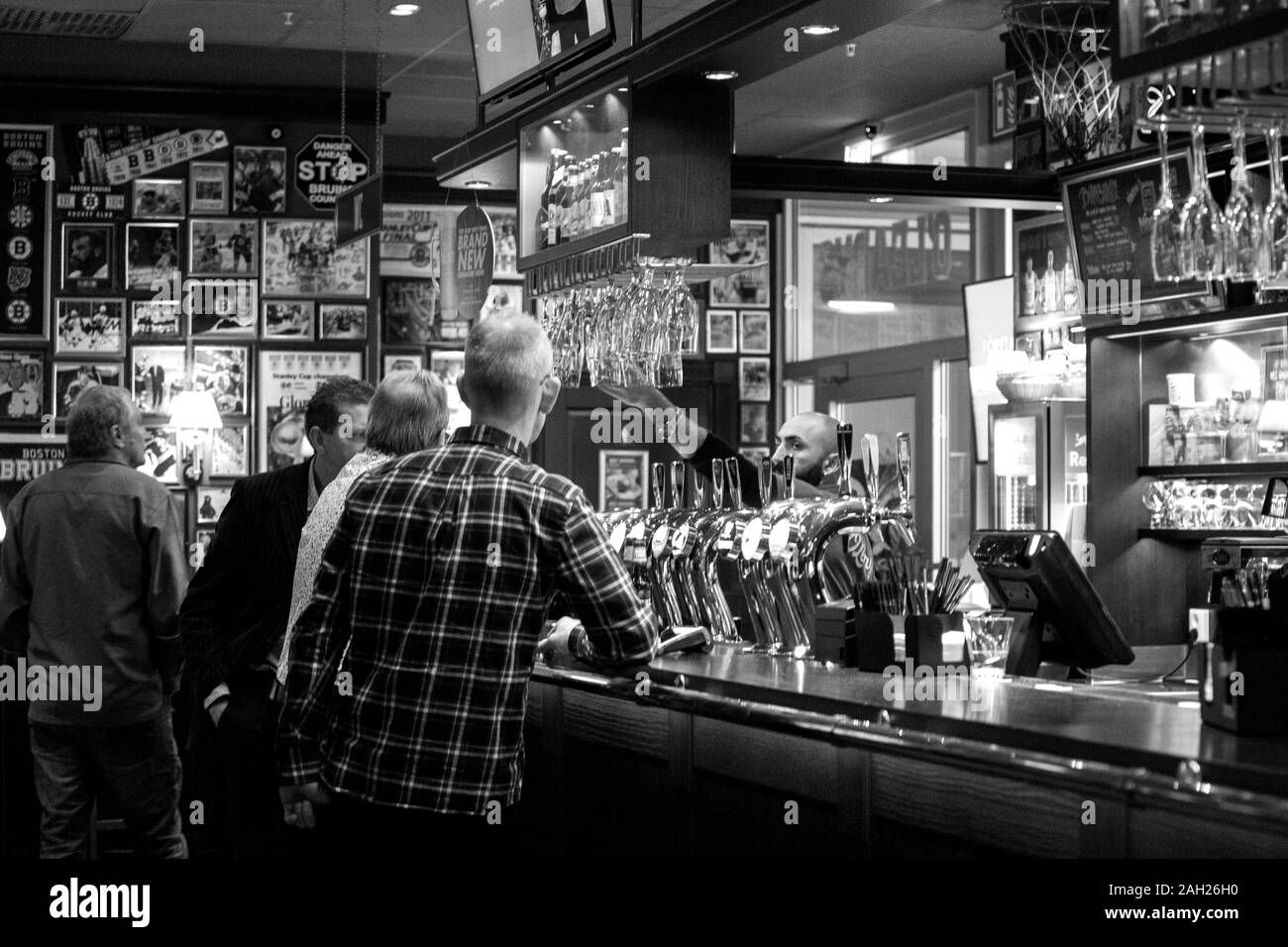 Biere Taps in einem Pub Stockfoto