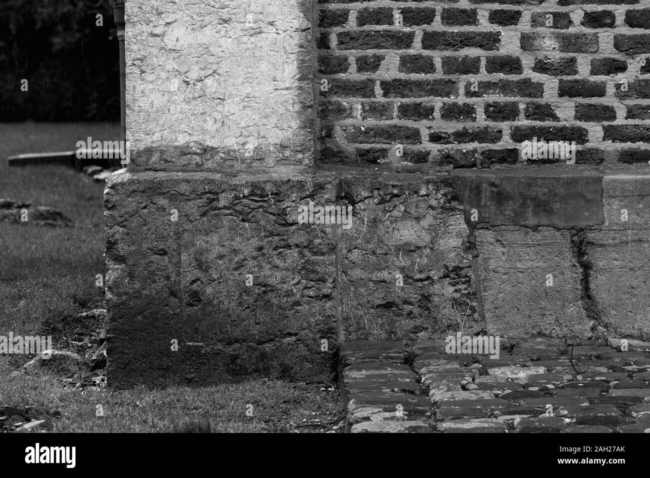 Detail eines verlassenen Fabrikgebäudes in Vervier, in dem sich die Textilindustrie befand Stockfoto