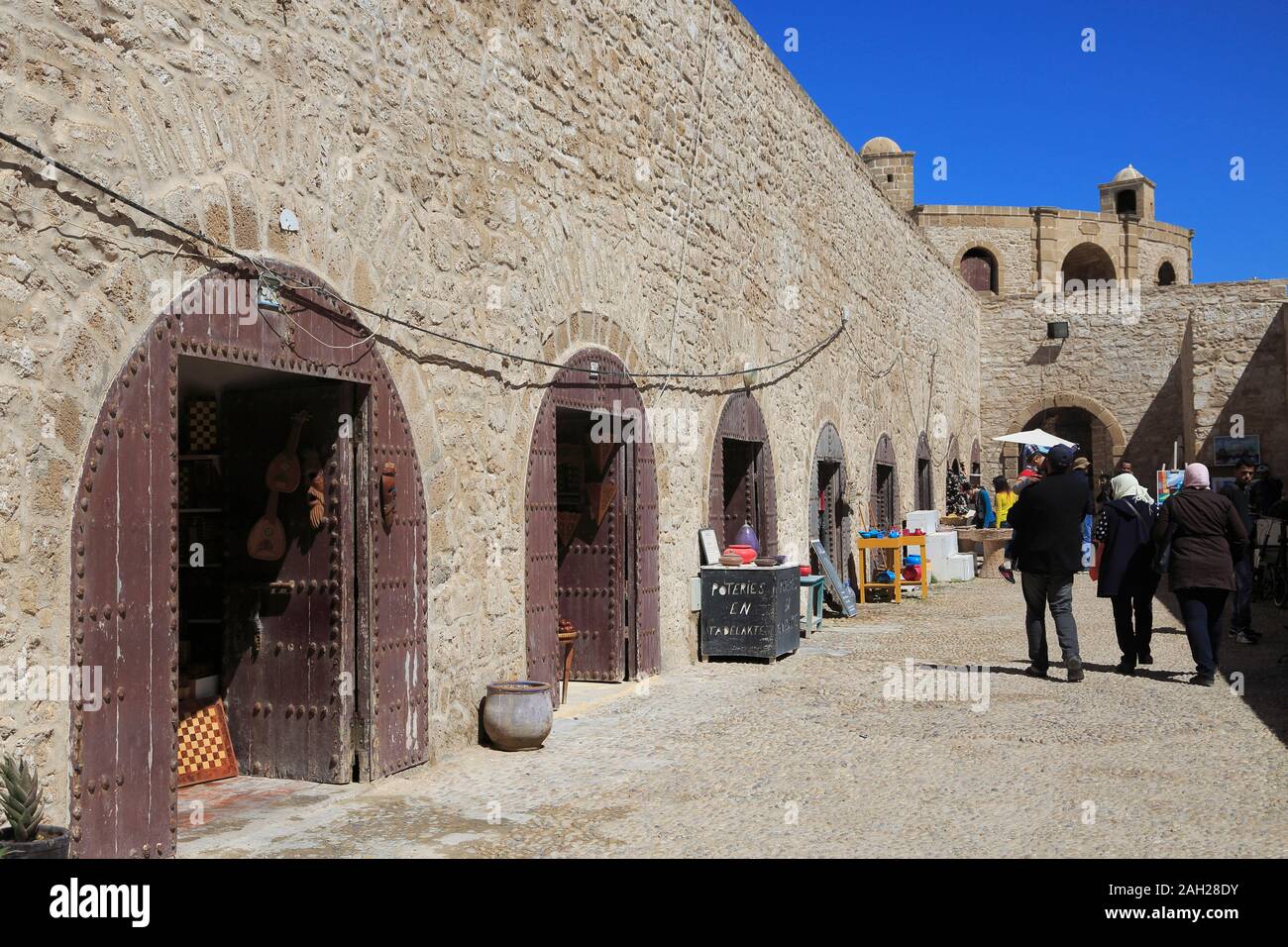 Handwerker Markt unterhalb der Stadtmauern, Medina, UNESCO-Weltkulturerbe, Essaouira, Marokko, Nordafrika Stockfoto
