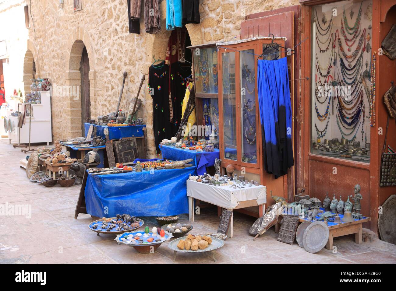 Handwerker Markt unterhalb der Stadtmauern, Medina, UNESCO-Weltkulturerbe, Essaouira, Marokko, Nordafrika Stockfoto
