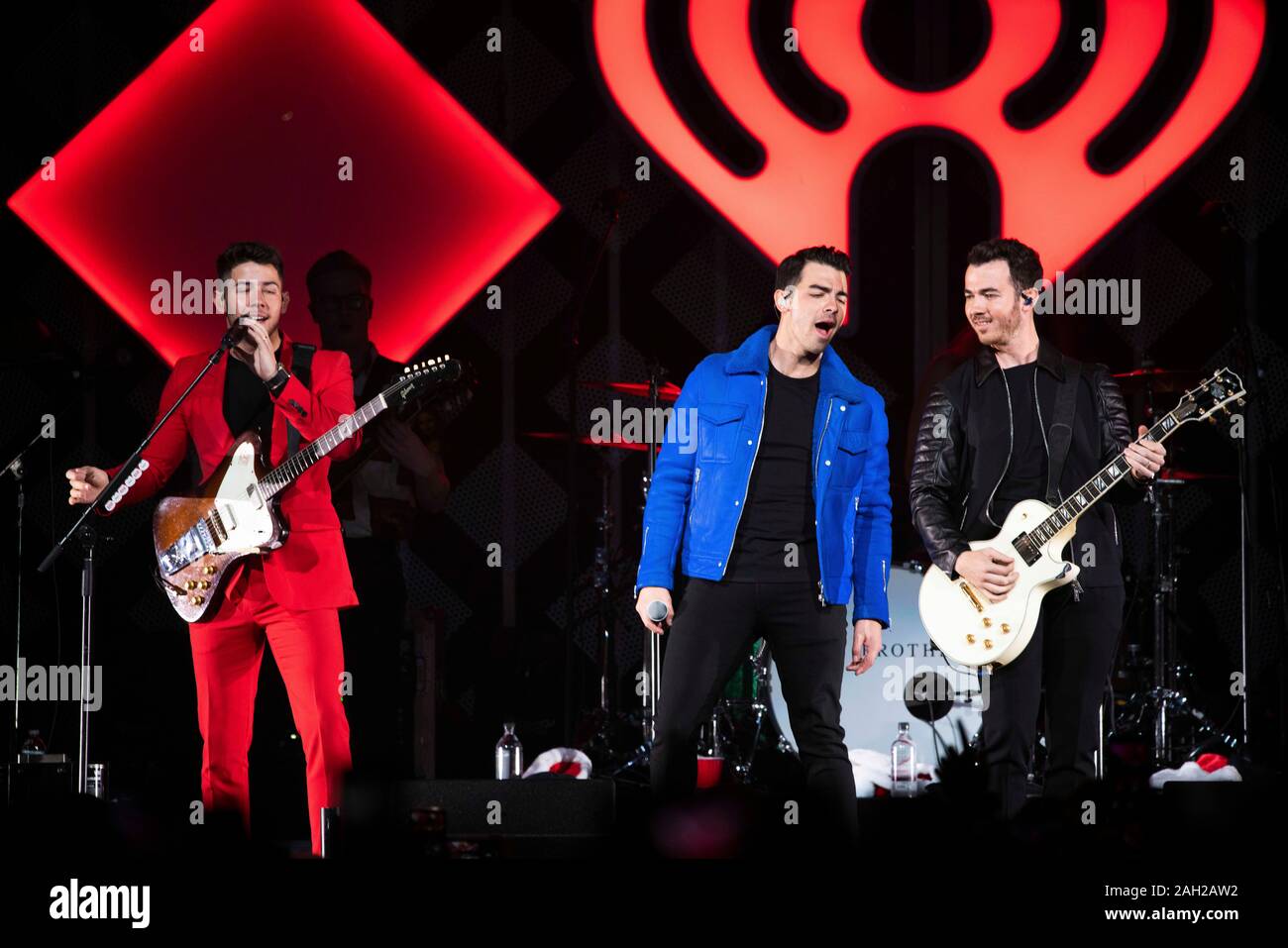 Sonnenaufgang in den Vereinigten Staaten. 22 Dez, 2019. Nick Jonas, Joe Jonas, Kevin Jonas der Jonas Brothers durchführen, während die Y 100 Jingle Ball im BB&T Center am Dezember 22, 2019 in Sunrise, Florida. Credit: Foto Access/Alamy leben Nachrichten Stockfoto