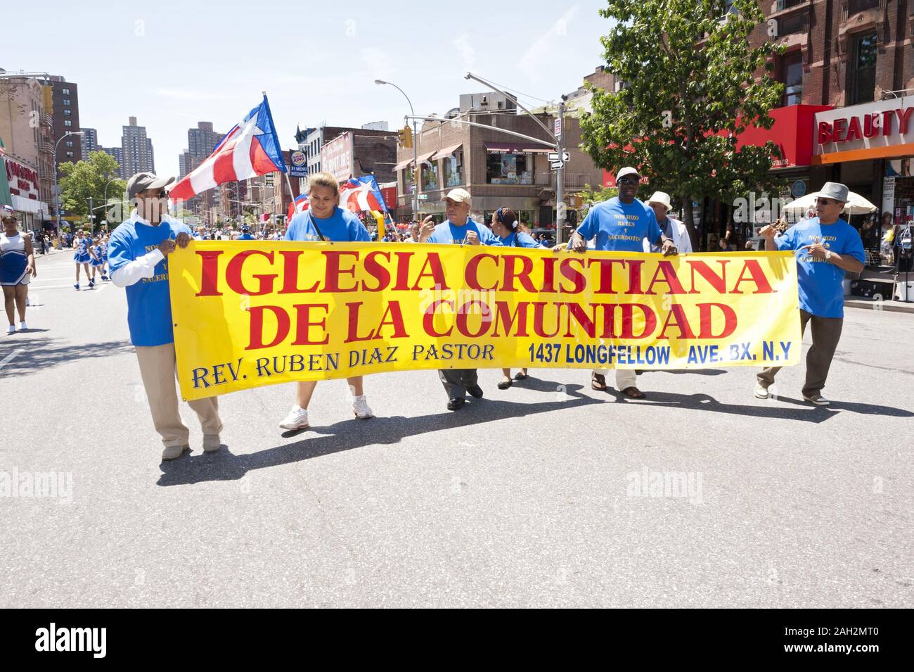 Die Teilnehmer in der Kinder evangelische Parade in East Harlem in NEW YORK. Stockfoto