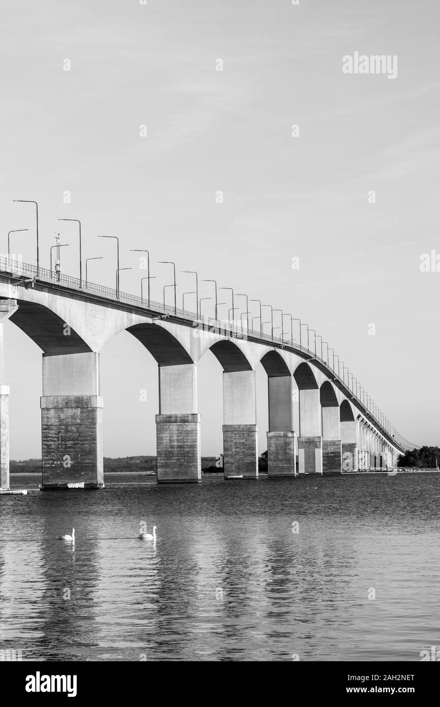 Die Oland Brücke in Schweden in BW, verbinden die Insel Oland mit Festland Schweden Stockfoto