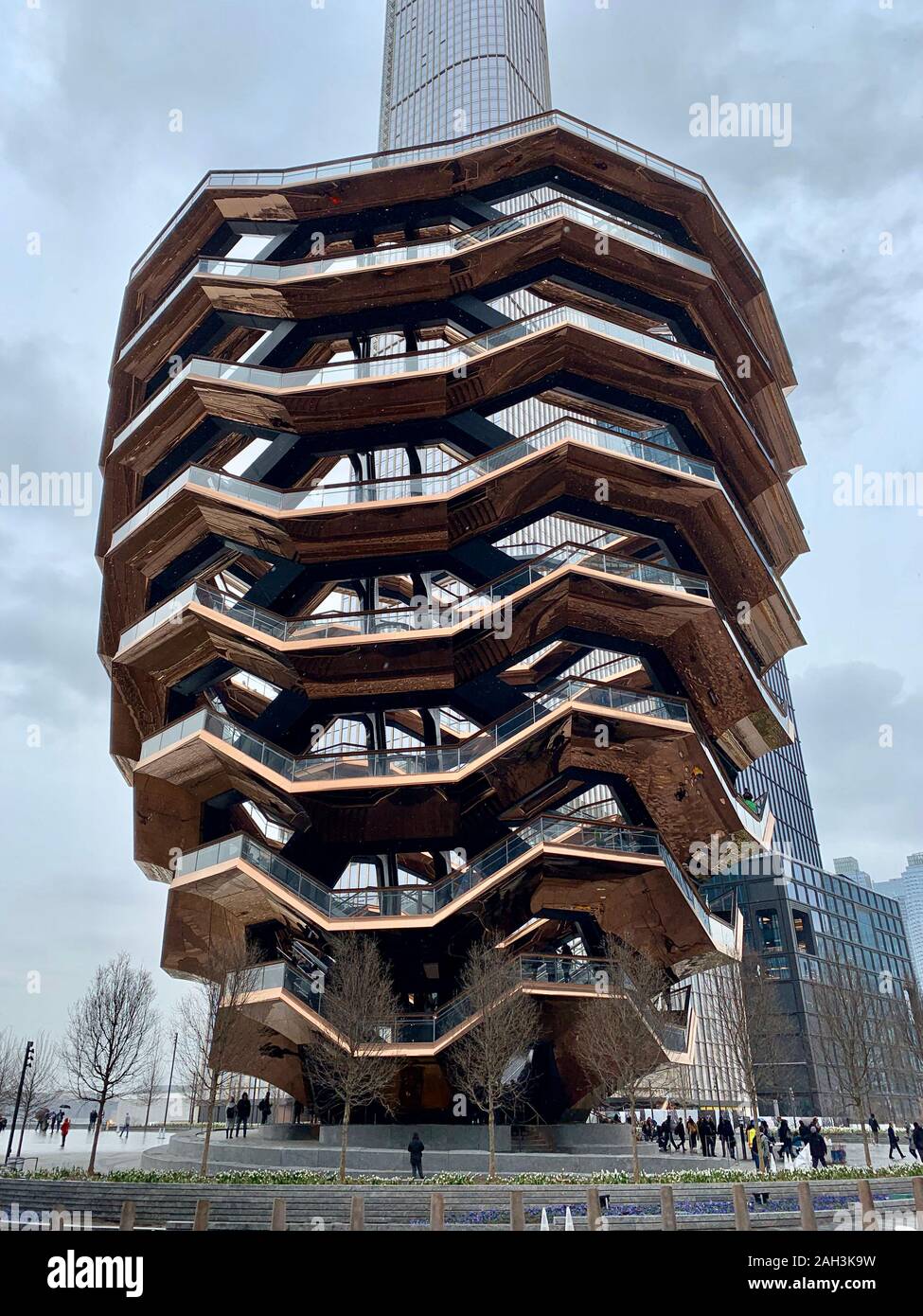 New York City, NY, USA - April 05, 2019: Das Schiff, eine moderne Kunst, wabe wie Treppe im Hudson Yards Stockfoto