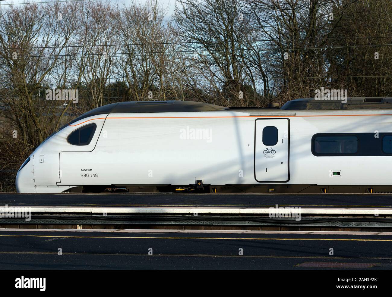 Avanti Westküste Pendolino train in grau Lackierung vor dem Rebranding, internationalen Bahnhof Birmingham, Großbritannien Stockfoto