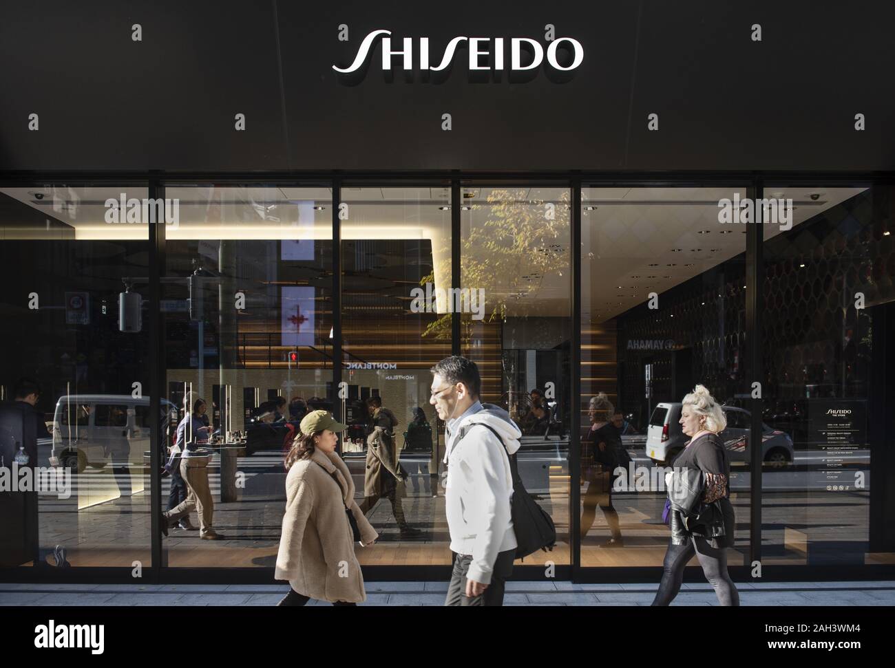 Tokio, Japan. 18 Dez, 2019. Japanische multinationale Personal Care und Skin Care Company, Shiseido store in Tokyo, Japan gesehen. Credit: Budrul Chukrut/SOPA Images/ZUMA Draht/Alamy leben Nachrichten Stockfoto
