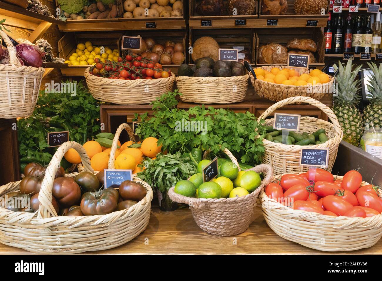 Anzeige von Obst und Gemüse zu verkaufen. Spanien. Stockfoto