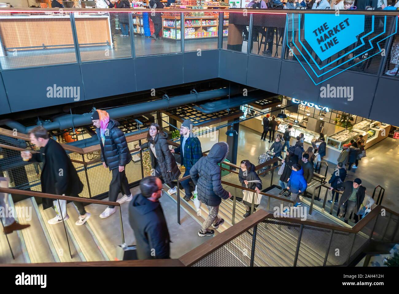 Feinschmecker Masse der Essex Markt in der Lower East Side in New York am Sonntag, den 16. Dezember 2019. (© Richard B. Levine) Stockfoto