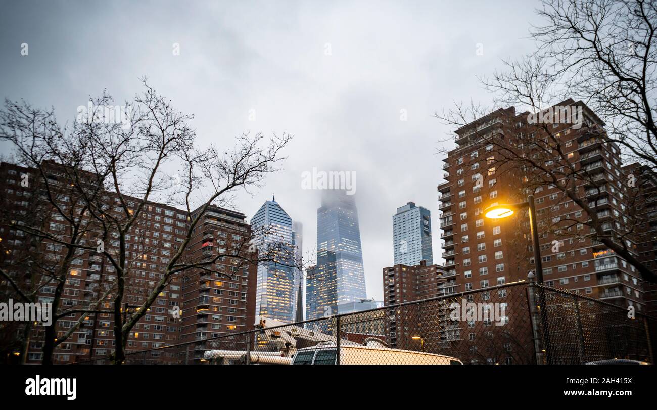 Hudson Yards in New York ist zwischen den Gebäuden der Penn Süd Genossenschaft am Dienstag, Dezember 17, 2019 gesehen. (© Richard B. Levine) Stockfoto