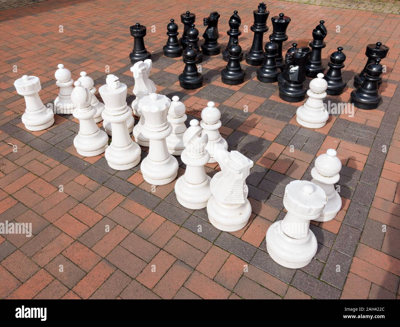 Weißes schwarzes schach im freien -Fotos und -Bildmaterial in hoher  Auflösung – Alamy