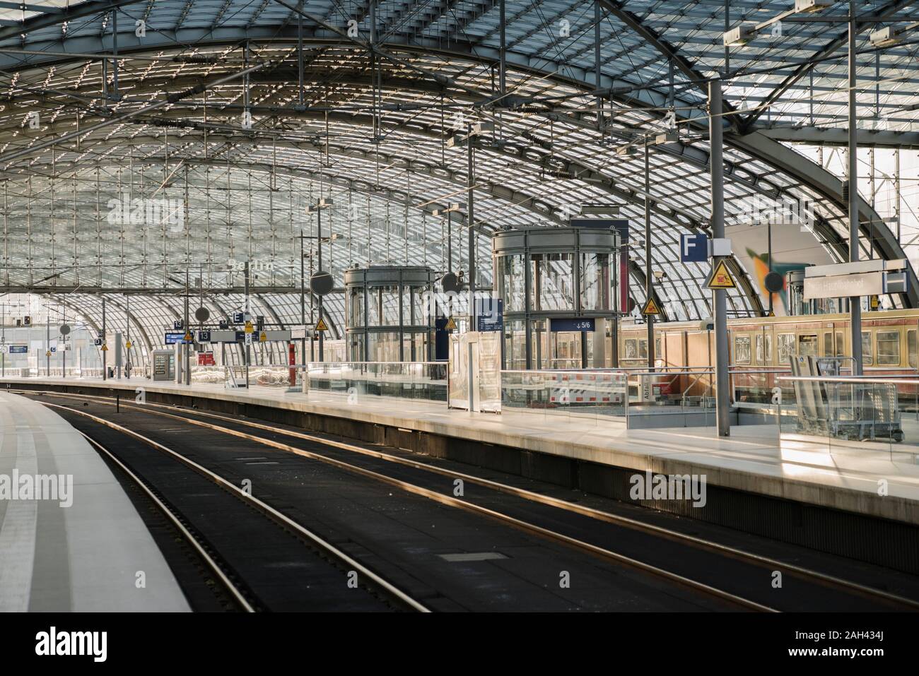 Baustelle auf der Plattform am Hauptbahnhof, Berlin, Deutschland Stockfoto