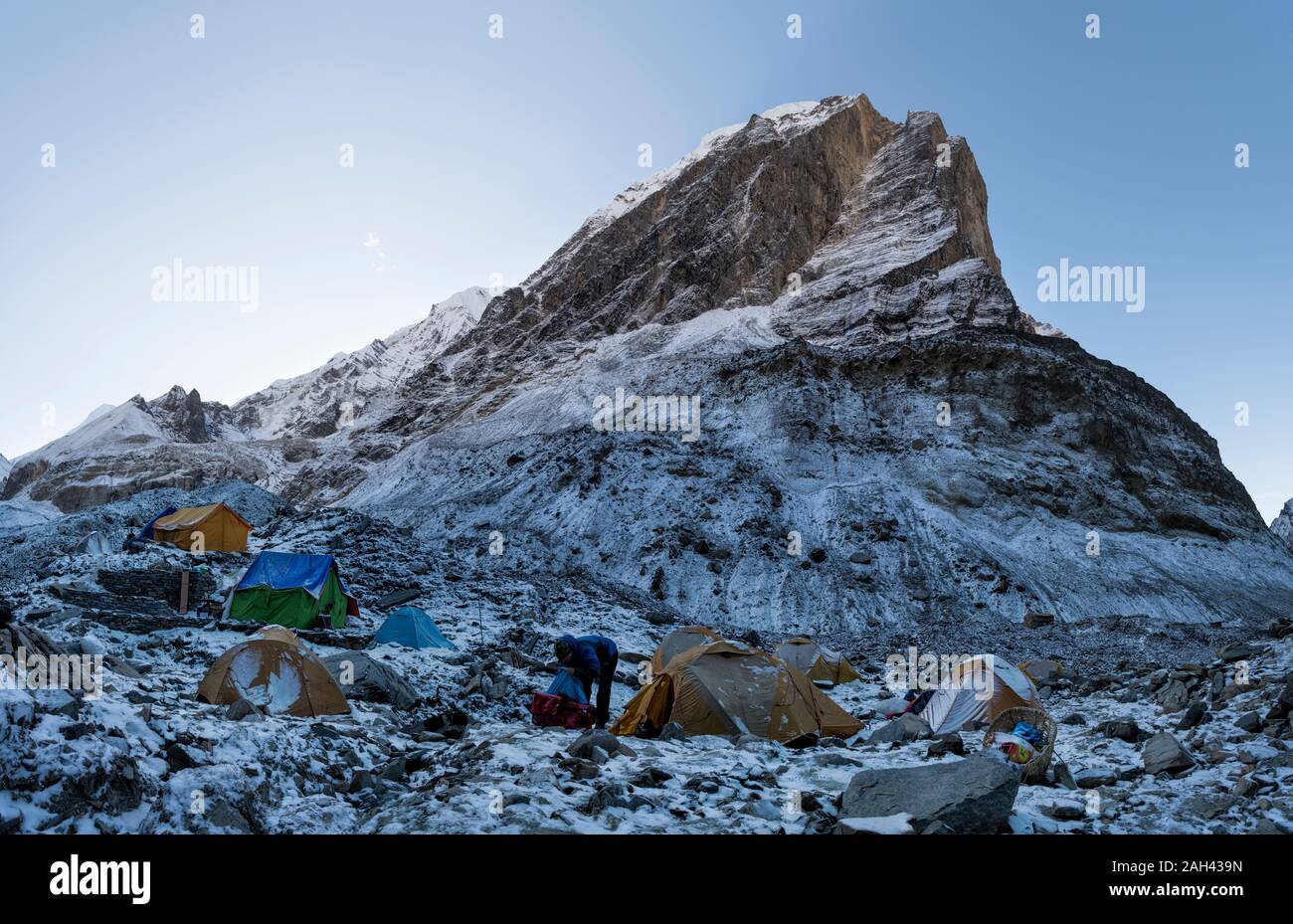 Schweizer Camp, Chonbarden Gletscher, Dhaulagiri Circuit Trekking, Himalaya, Nepal Stockfoto