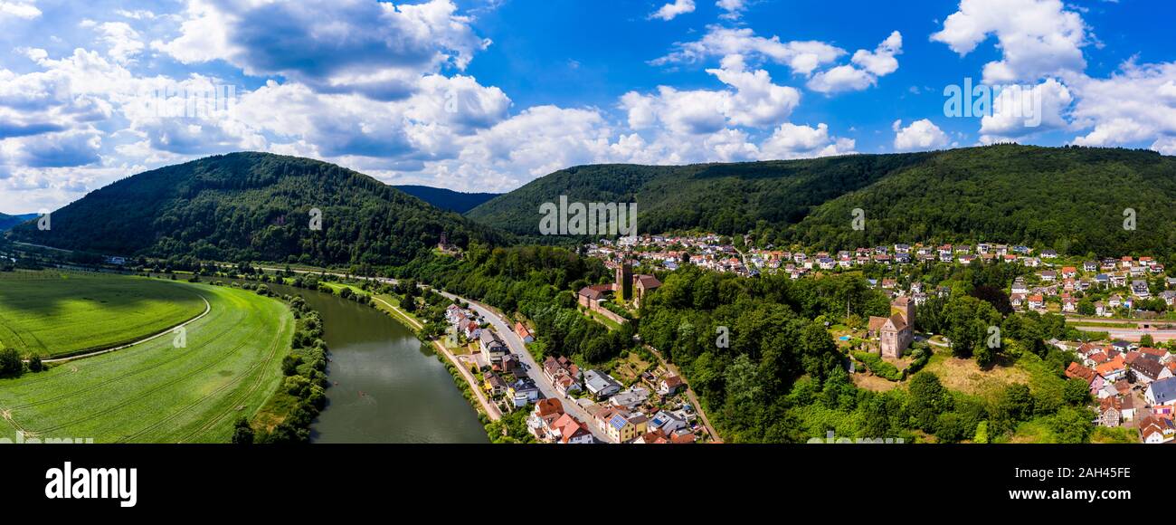 Deutschland, Baden-Württemberg, Neckarsteinach, Luftaufnahme der Stadt und der Burgen Schadeck, Vorderburg, Hinterburg Mittelburg, Stockfoto