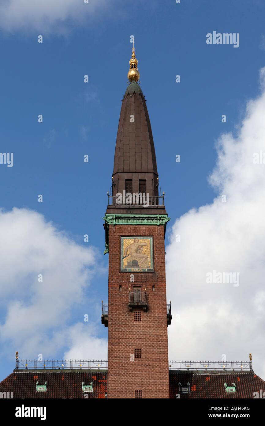 Kopenhagen, Dänemark - 12 September 2019: Nahaufnahme der Scandic Palace Hotel Tower mit den blauen Himmel im Hintergrund Stockfoto