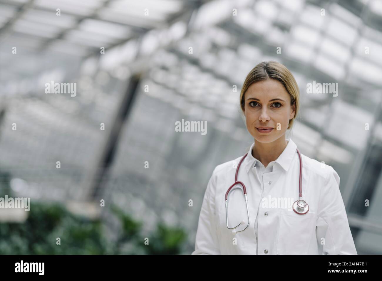 Porträt einer zuversichtlich Ärztin Stockfoto