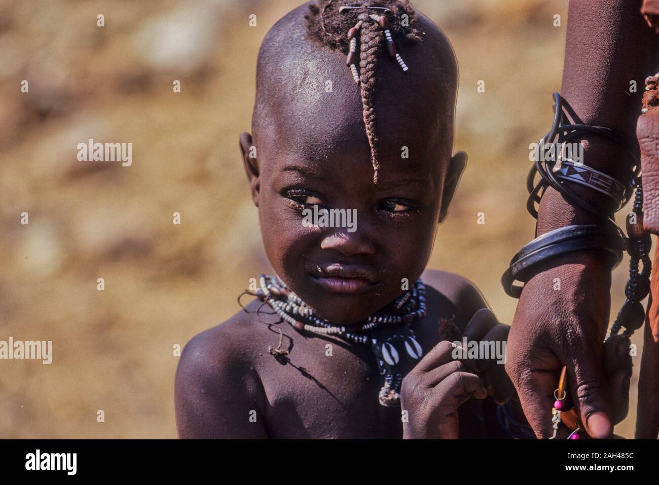 Himba Volk, Namibia Porträt eines Kindes Stockfoto