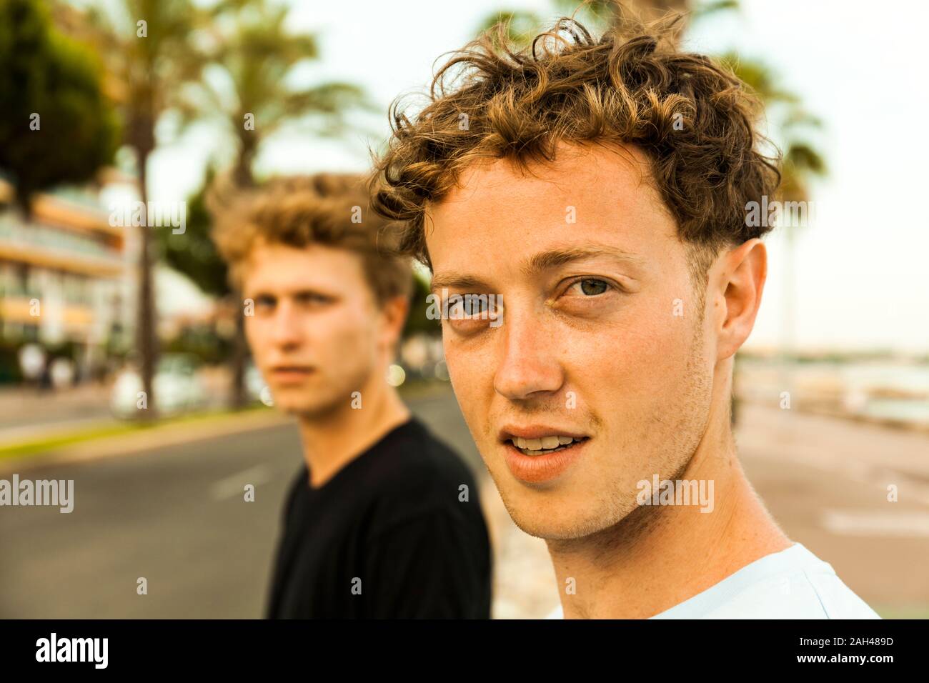 Portrait von Strawberry blonde junge Männer Stockfoto