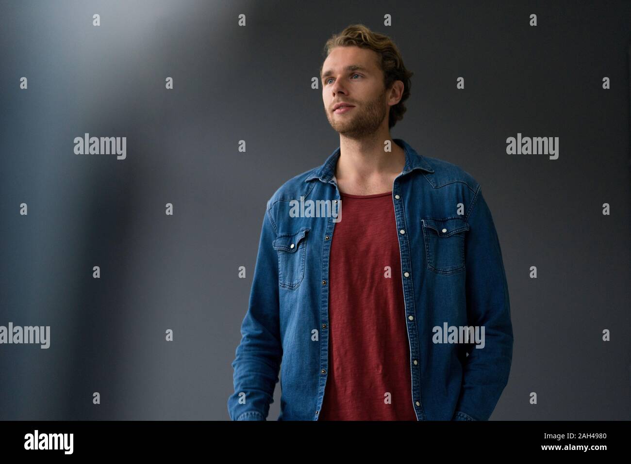 Porträt des jungen Geschäftsmann Stockfoto