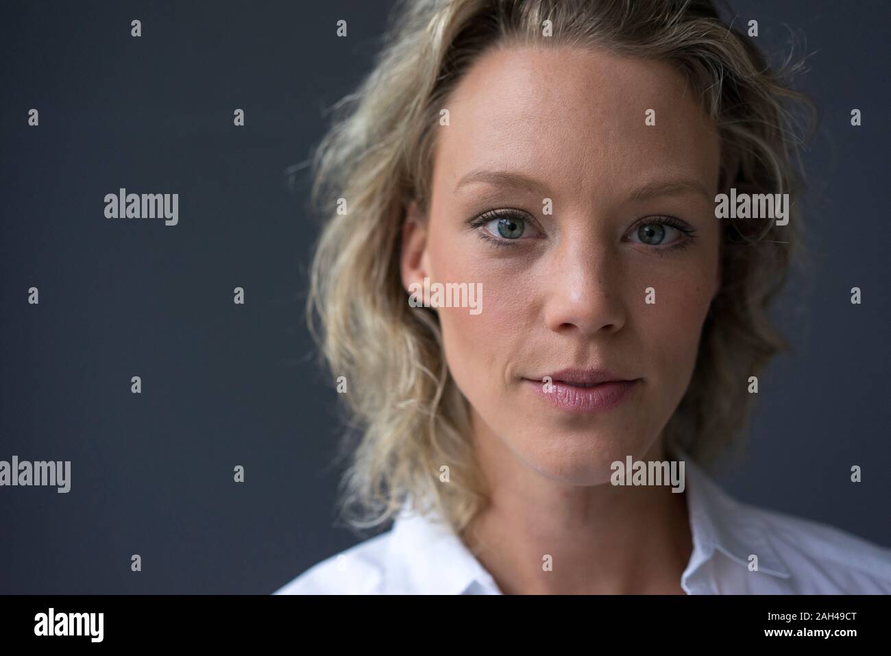 Porträt von überzeugt junge Geschäftsfrau Stockfoto