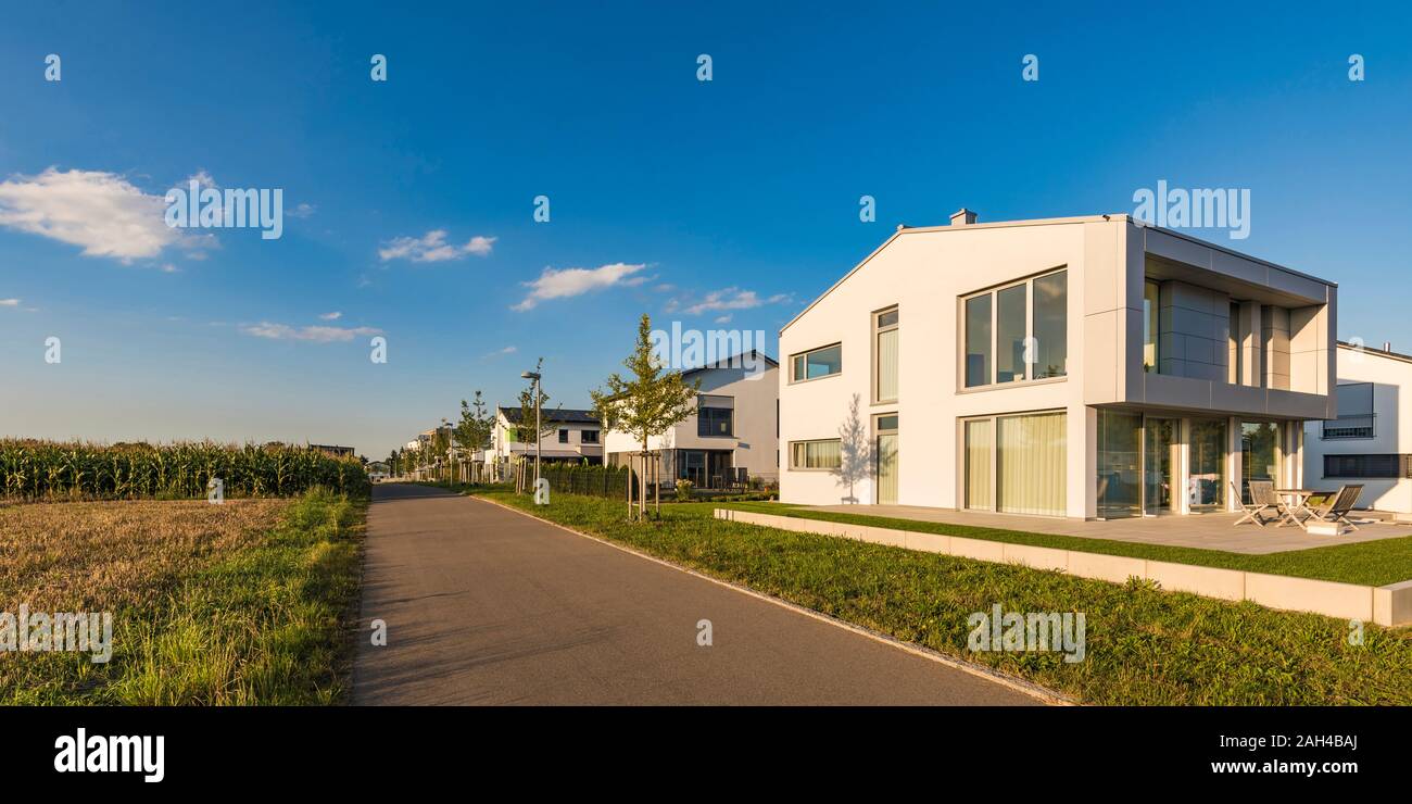 Deutschland, Baden-Württemberg, Ulm, Bezirk Lehr, neue Häuser. Stockfoto