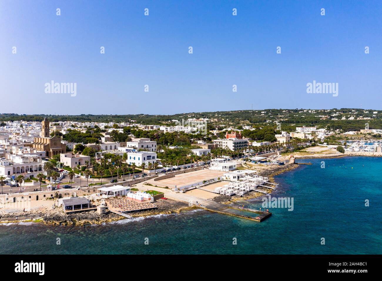 Italien, Apulien, Halbinsel Salento, Lecce Provinz, Luftaufnahme von Santa Maria di Leuca mit Hafen Stockfoto