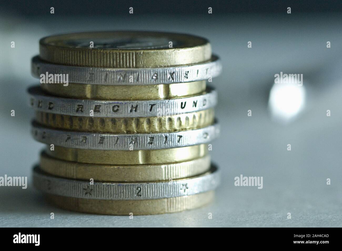 Kleine Stapel von Euro-Münzen Stockfoto