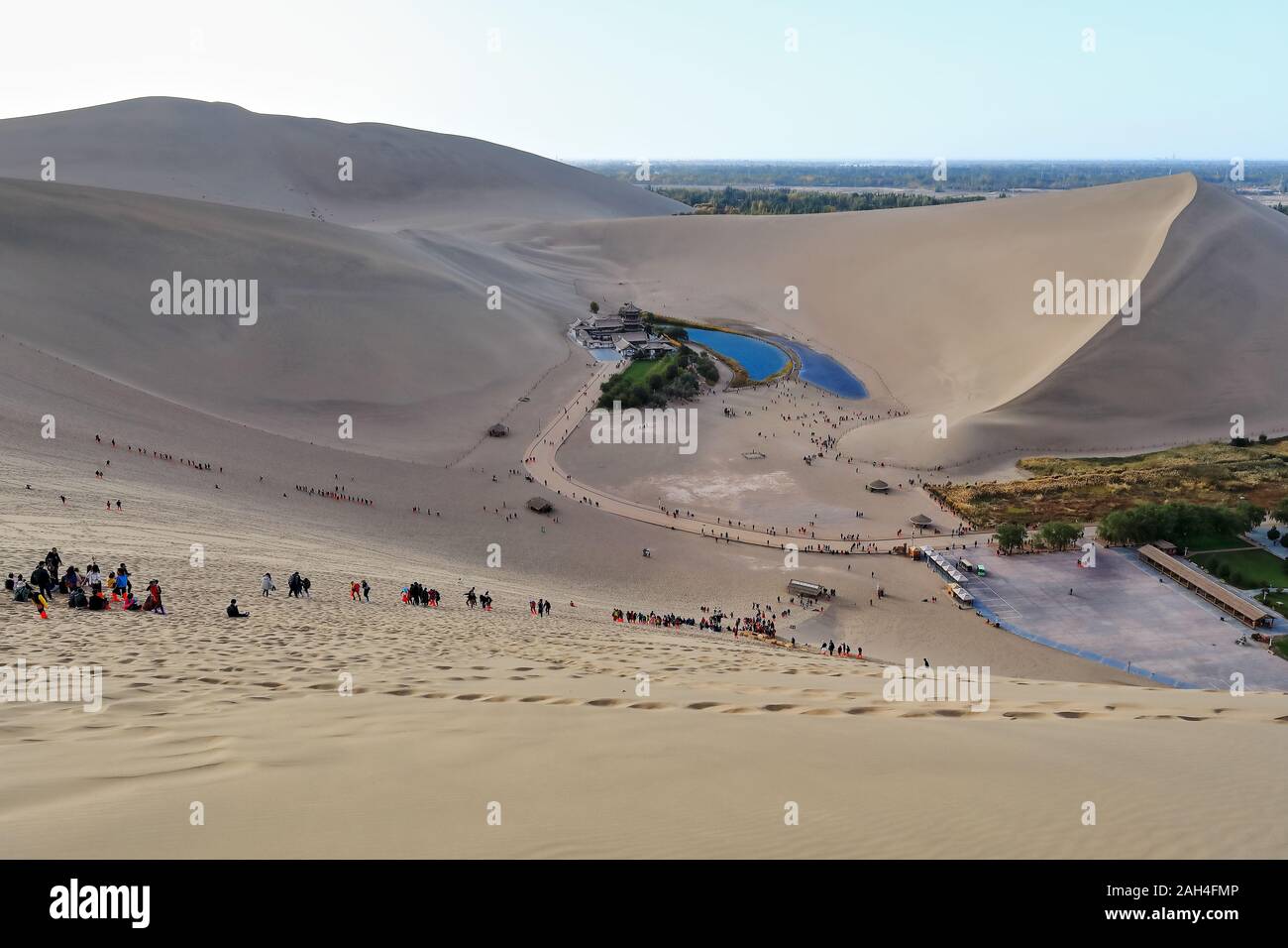 Crescent Lake-Yueyaquan inmitten Singender oder Singender Sand-Mountain-Mingsha Shan. Dunhuang-Gansu-China-0658 Stockfoto