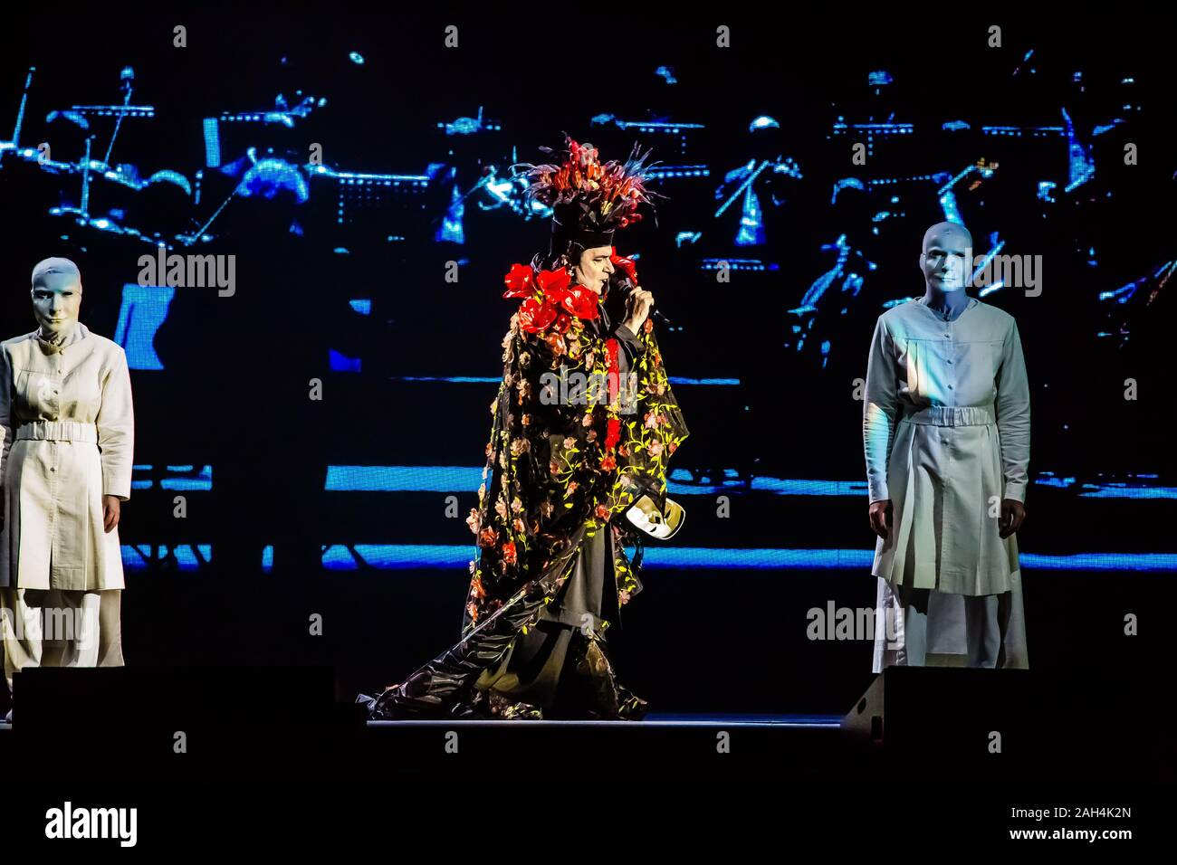 Casalecchio di Reno, Italien. 21 Dez, 2019. Renato Zero kehrt mit einer neuen Tour in den wichtigsten italienischen Sporthallen für "große zeigt". Während der Phasen seiner 'Il Folle In Tour" der Sänger zum ersten Mal live sein neues Album 'Null Il Folle" (Foto von Luigi Rizzo/Pacific Press) Quelle: Pacific Press Agency/Alamy Leben Nachrichten präsentieren Stockfoto