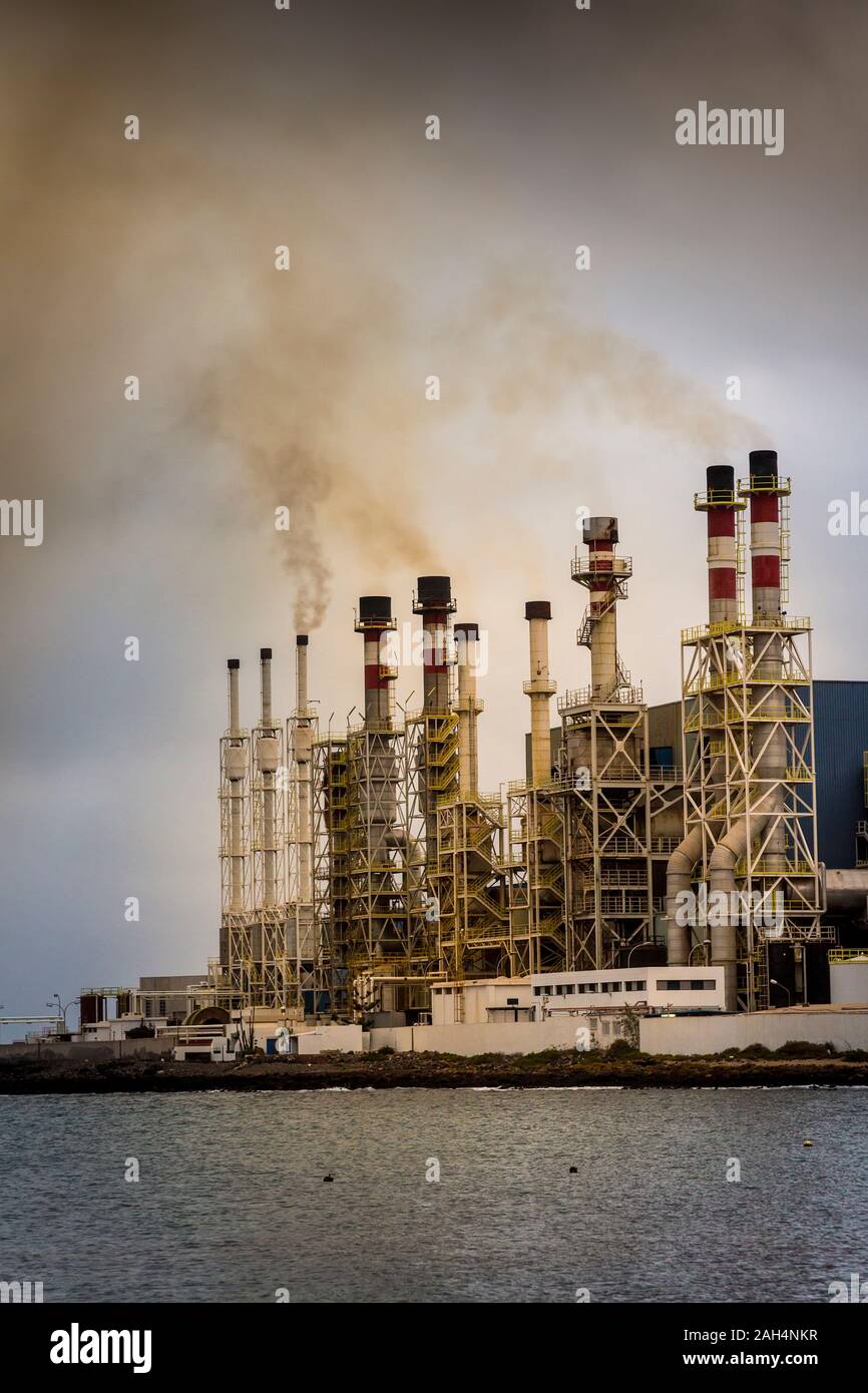 Öl-Raffinerie, Ensendada de Las Caletas, Arrecife, Lanzarote, Kanarische Inseln, Spanien Stockfoto