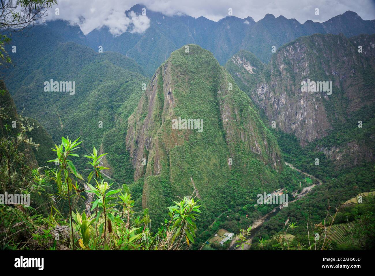 Gipfel der Berge oder den Putucusi Berg in Machu Picchu Stockfoto