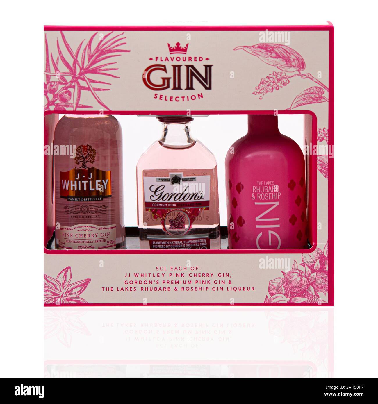SWINDON, Großbritannien - 25 Dezember, 2019: Aromatisierte Gin Auswahl auf weißem Hintergrund Stockfoto