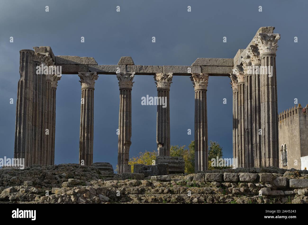Römische Tempel von Evora, berühmte historische Wahrzeichen in Alentejo, Portugal Stockfoto