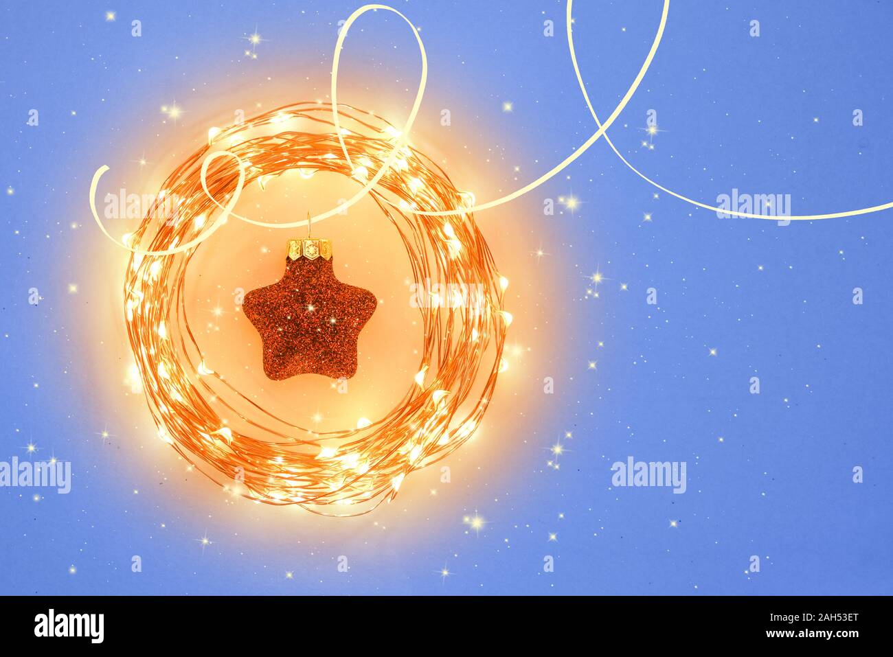 Weihnachten und Neujahr Urlaub Hintergrund. Weihnachten Grußkarte. Goldene Weihnachten Dekoration. Noel. Ansicht von oben. Flach. Stockfoto