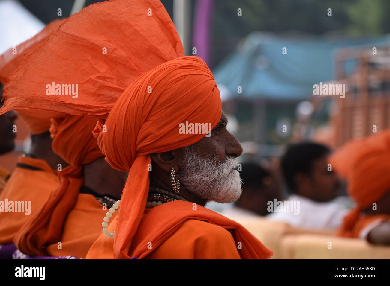 Ein Jogi sitzen nach seinem Auftritt auf der 11. Nationalen Handwerk Mela, Kalagram, Chandigarh. Stockfoto